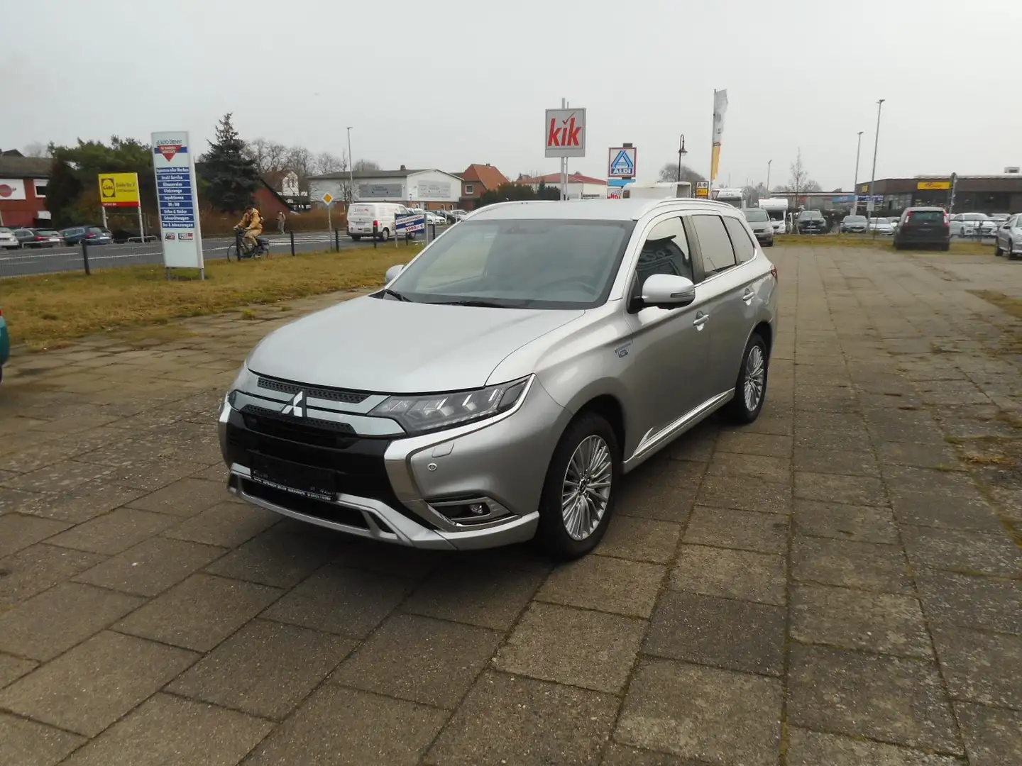 Mitsubishi Outlander Outlander Plug-In Hybrid 2.4 4WD Plug-In Plus Argent - 2