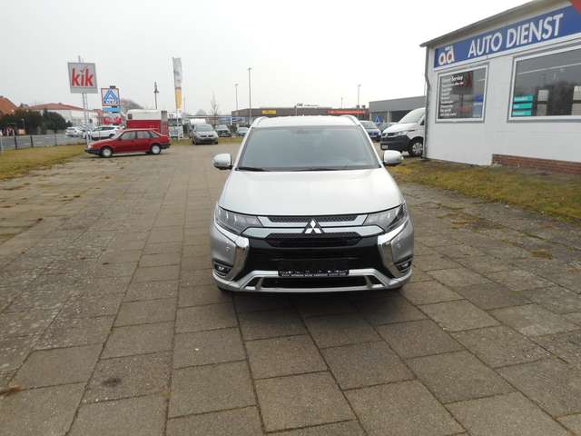 Imagine Mitsubishi Outlander Outlander Plug-In Hybrid 2.4 4WD Plug-In Plus