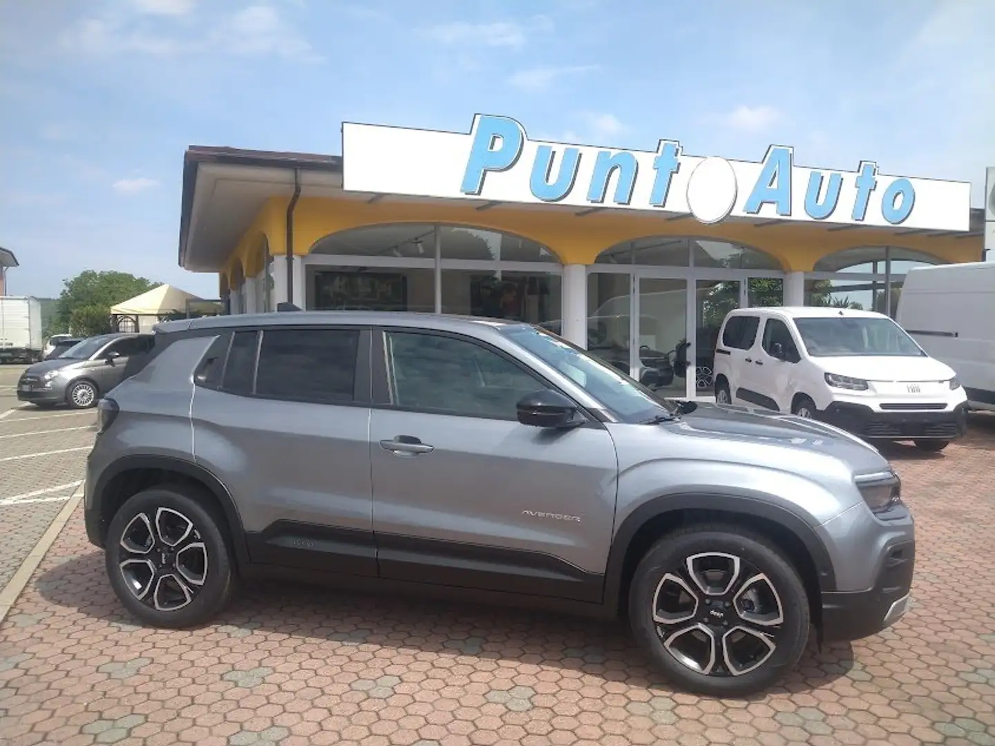 Jeep Avenger SUMMIT 1.2 EDCT6 100CV FWD MHEV Gris - 1