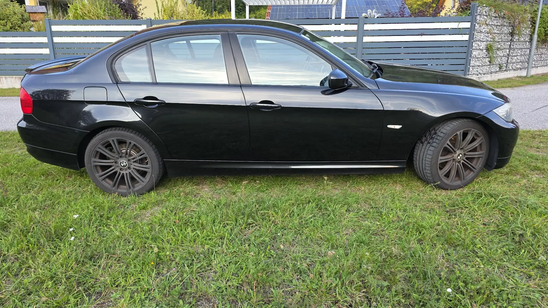 BMW 318 318d Schwarz - 2