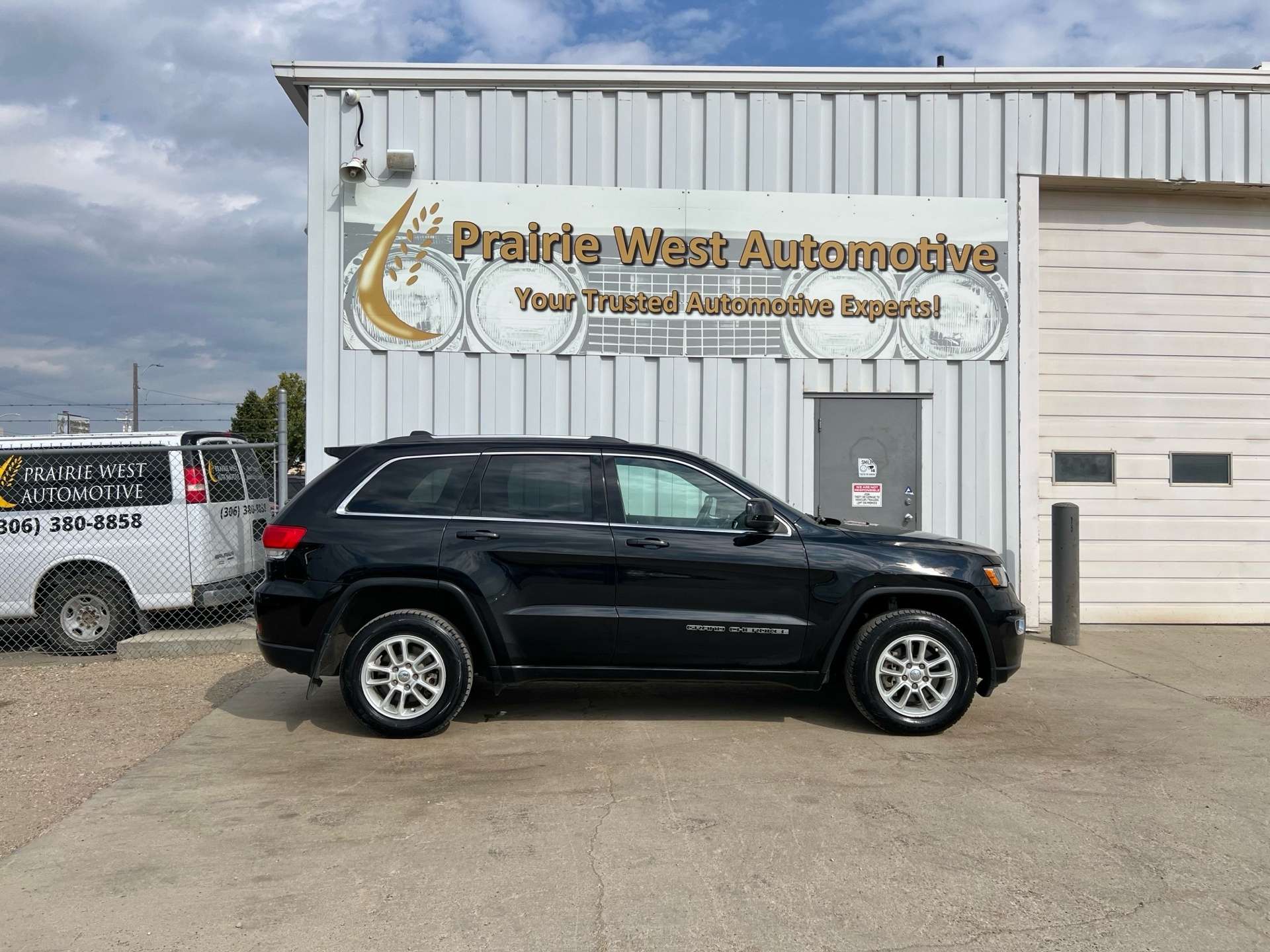 2018 Jeep Grand Cherokee Laredo AWD | Command Start | Reverse Camera — снимка 1