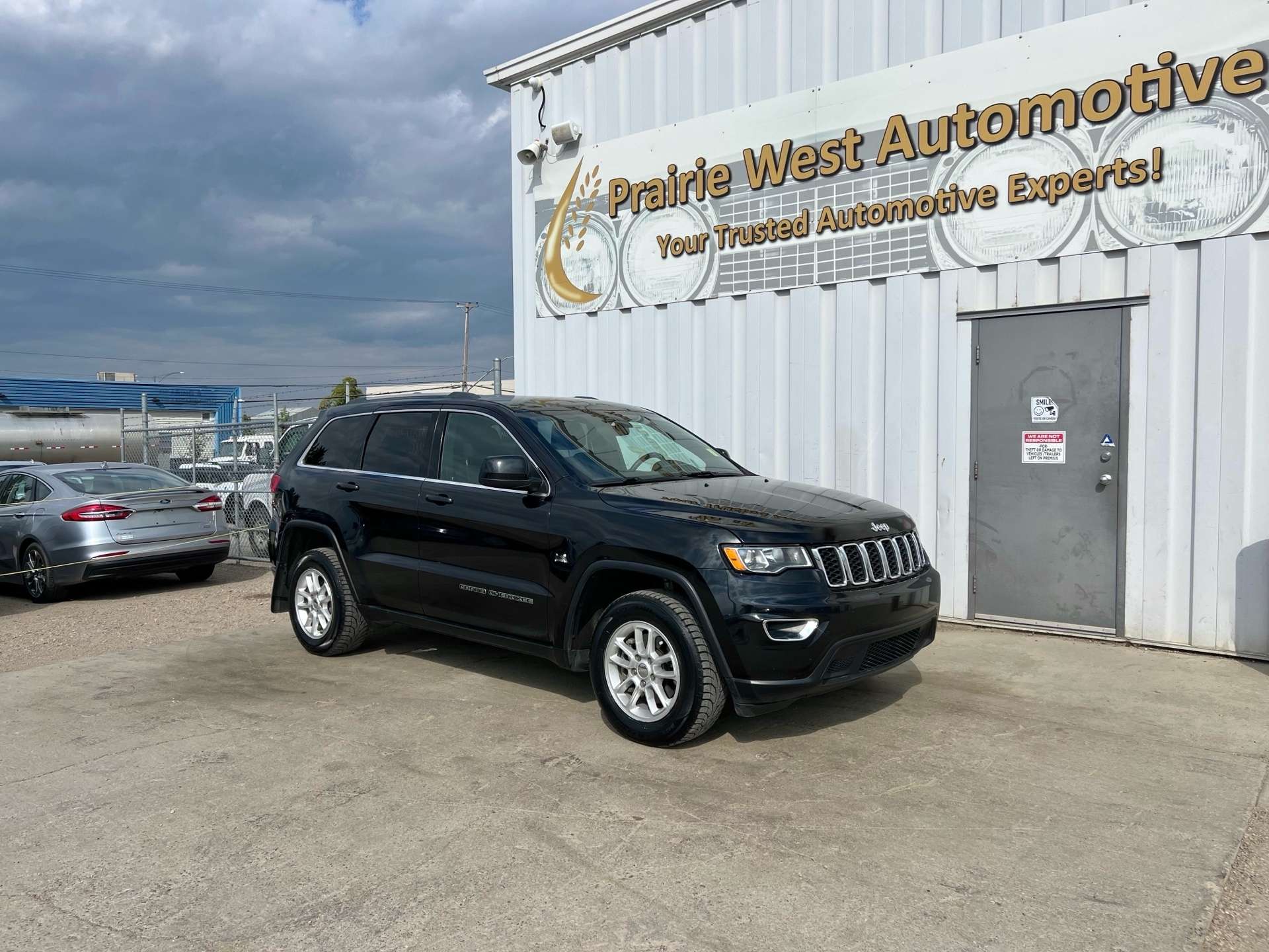 2018 Jeep Grand Cherokee Laredo AWD | Command Start | Reverse Camera — снимка 1