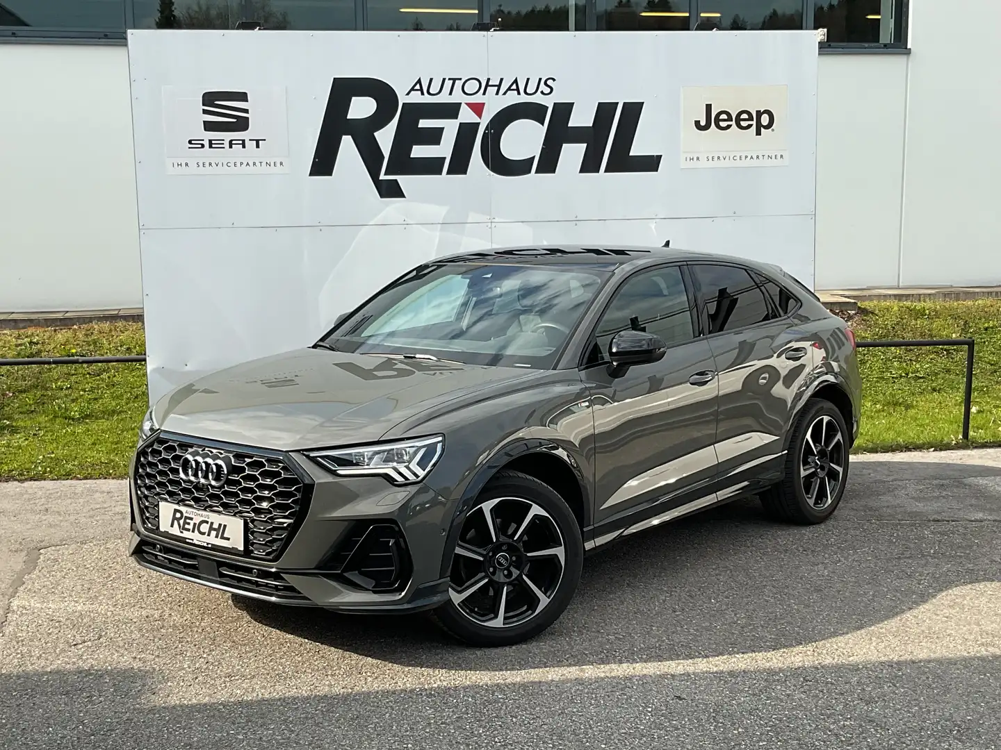 Audi Q3 35 TDI S line - Panorama - virtual - Matrix - 19" Grau - 2