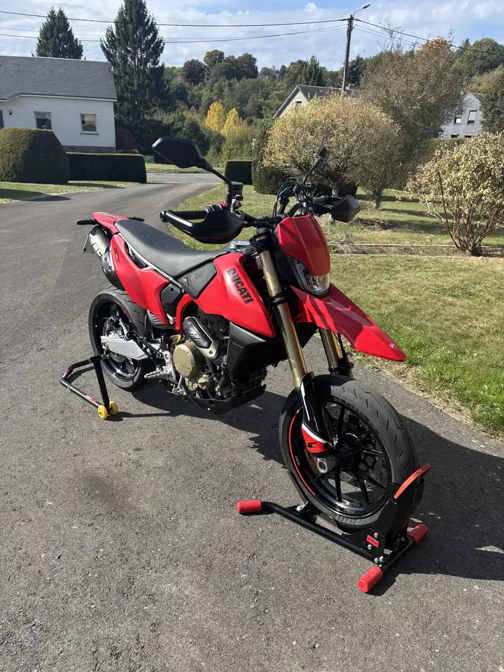 Ducati Hypermotard 698