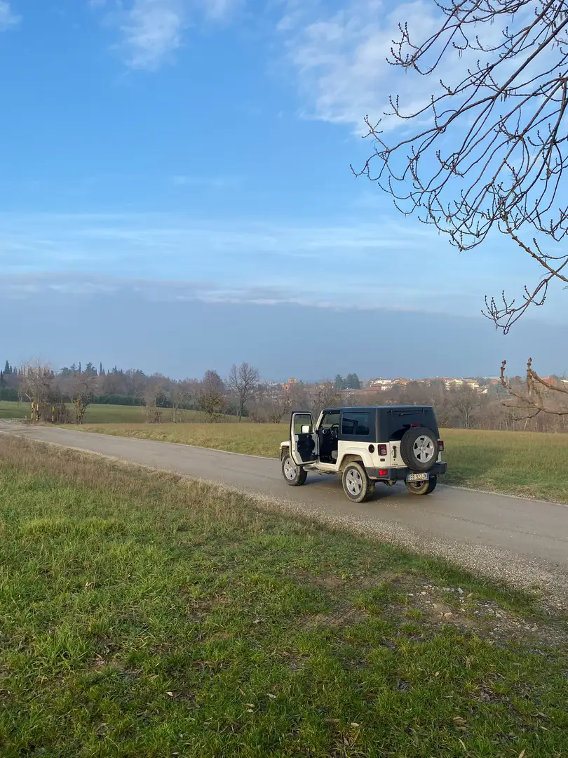 Jeep Wrangler Wrangler III 2007 3p 2.8 crd Sahara dpf Bianco - 1