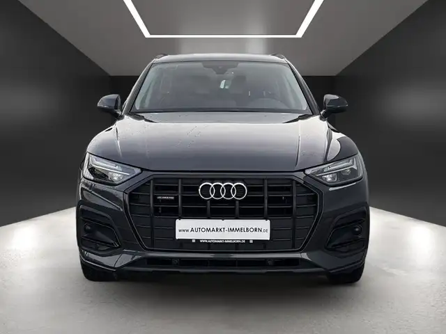 Audi Q5 view 8