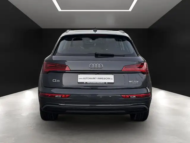 Audi Q5 view 9