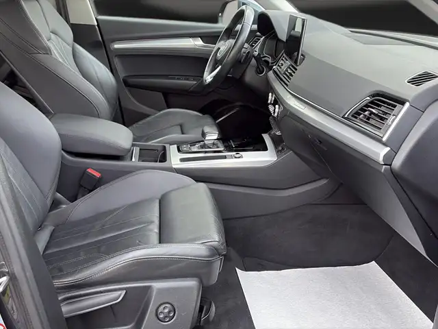 Audi Q5 view 12
