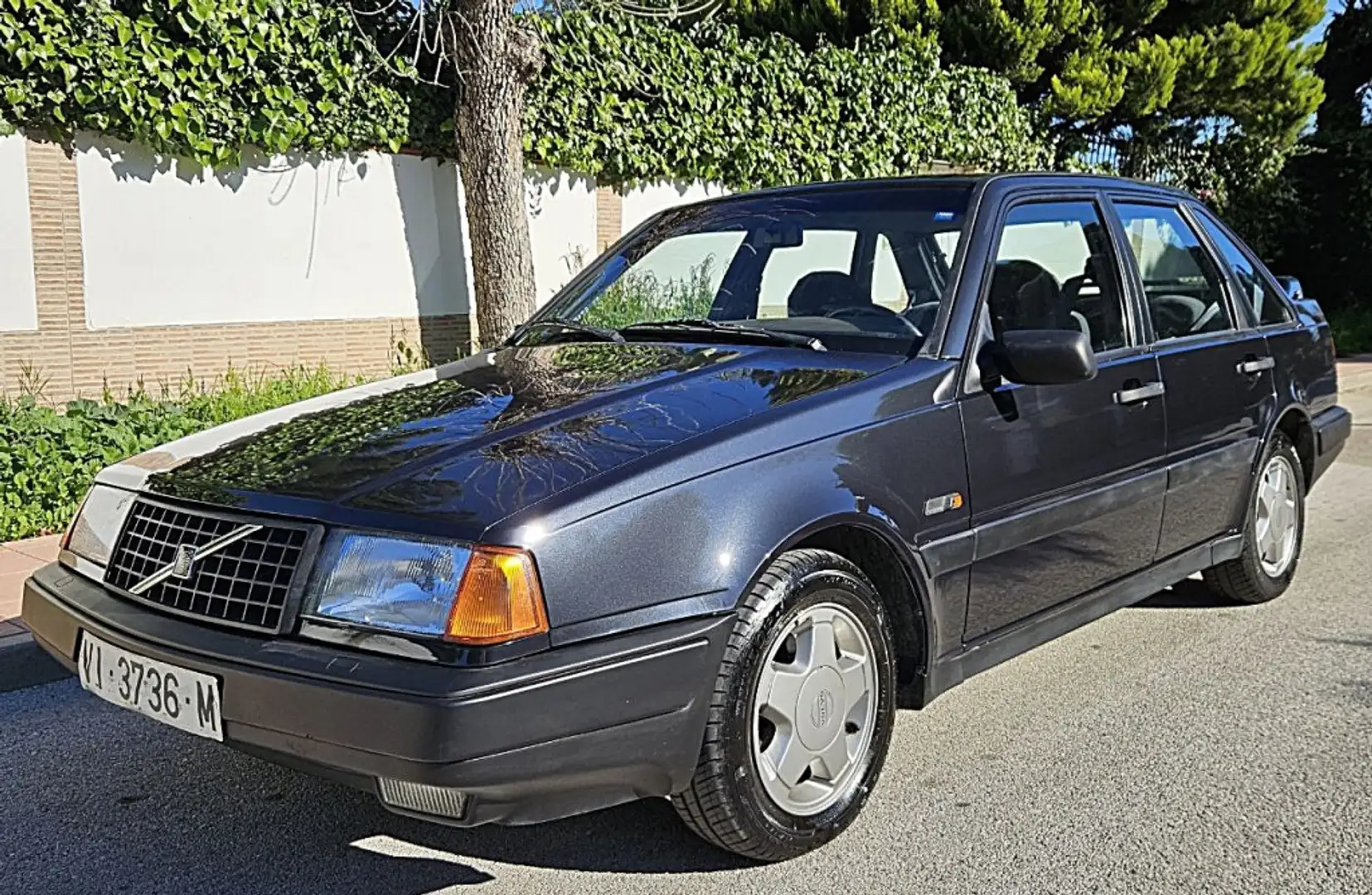 Volvo 440 1.7 GLE Schwarz - 1