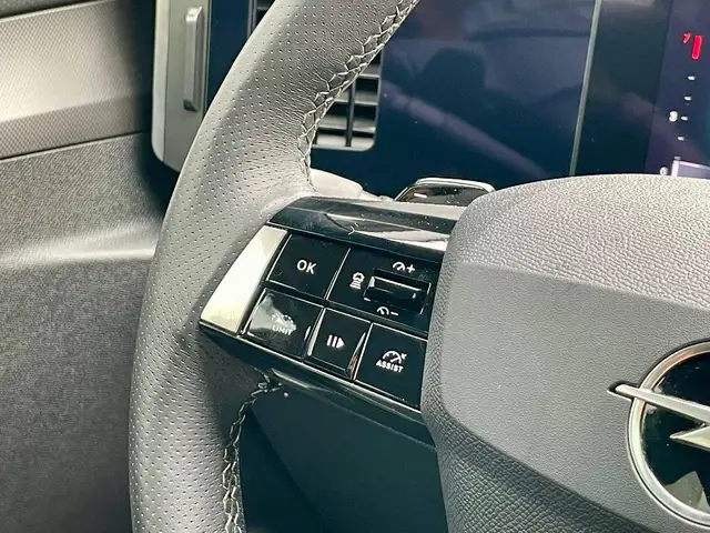 Opel Astra view 13