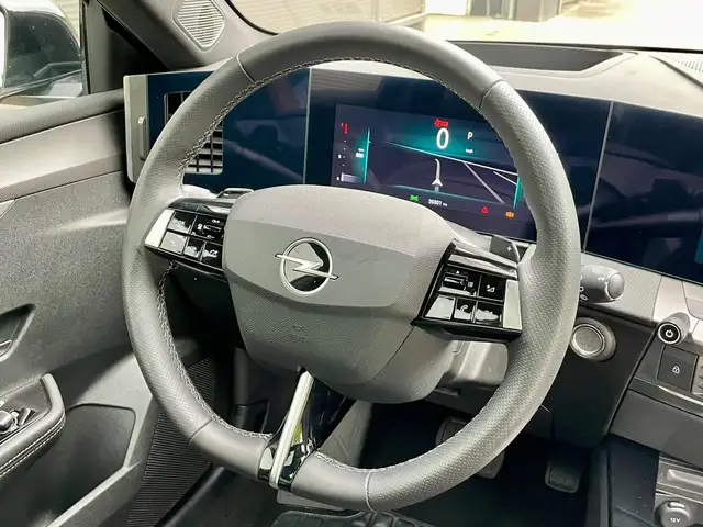 Opel Astra view 12