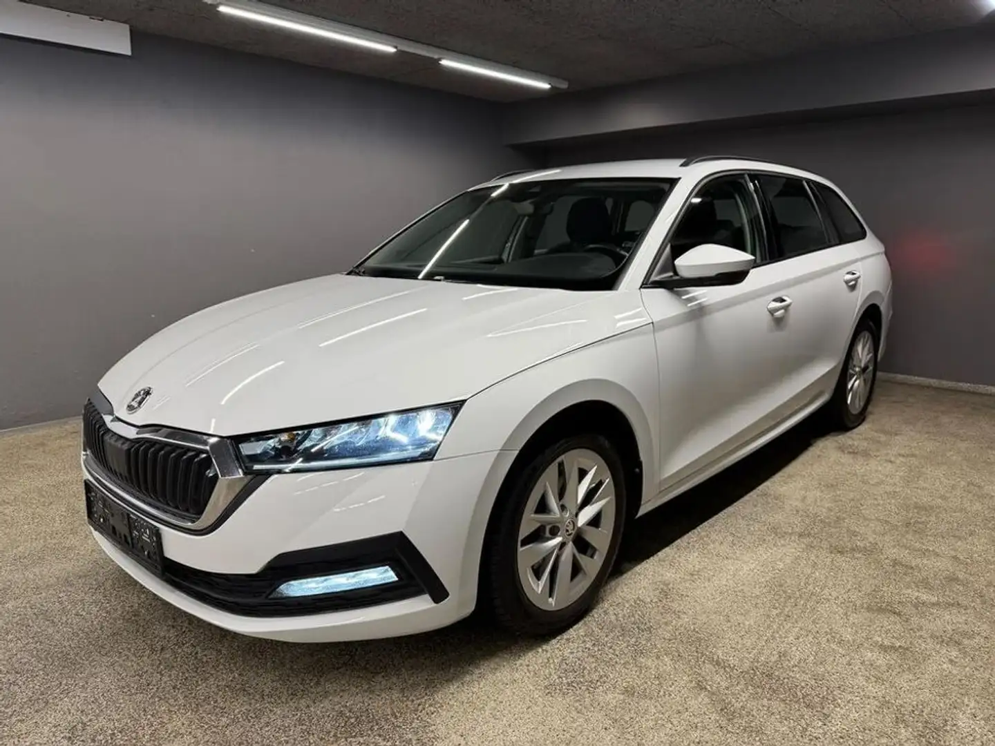 Skoda Octavia Ambition Weiß - 2