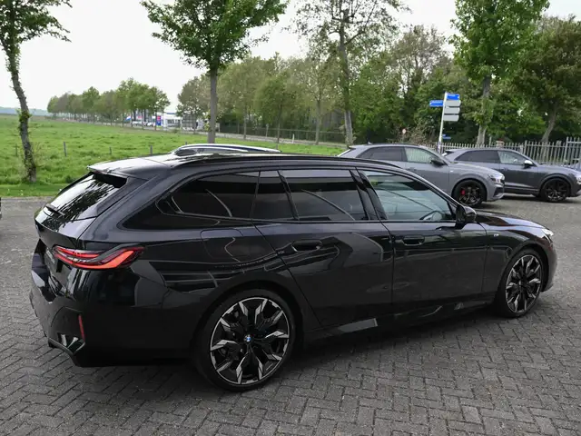 BMW 5 Series view 9