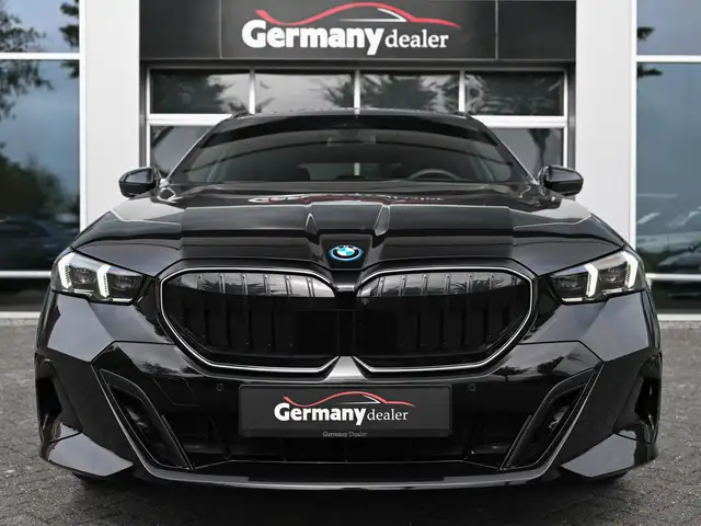 BMW 5 Series view 6