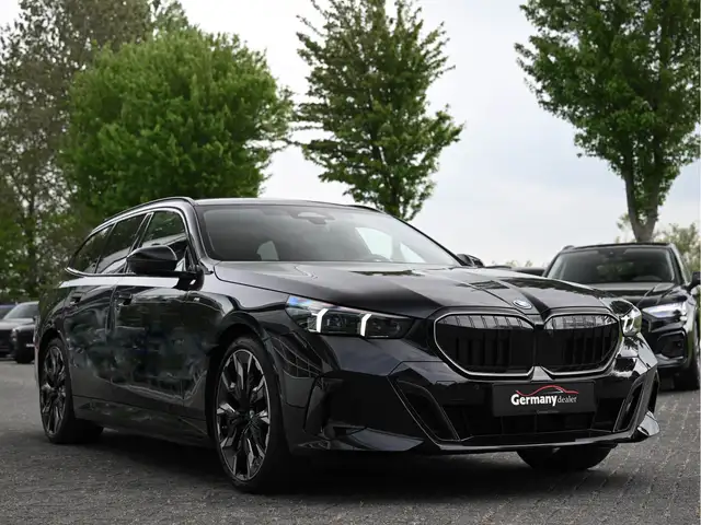 BMW 5 Series view 10