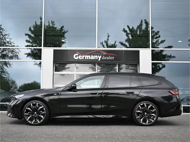 BMW 5 Series view 3