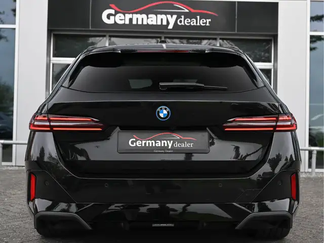 BMW 5 Series view 7