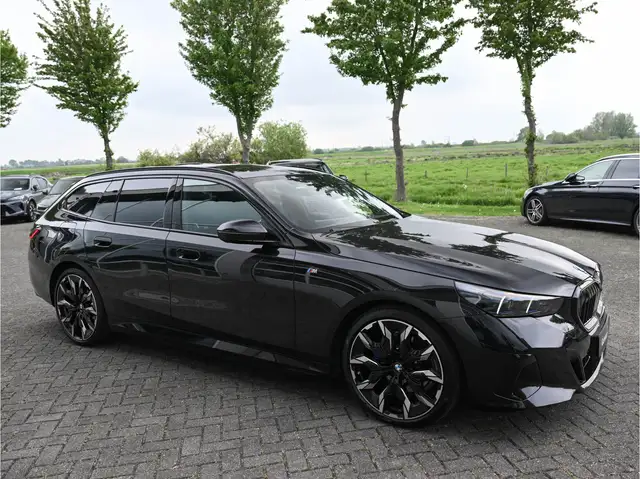 BMW 5 Series view 8