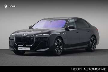 7-serie M760e xDrive | BMW Iconic Glow nierengrill