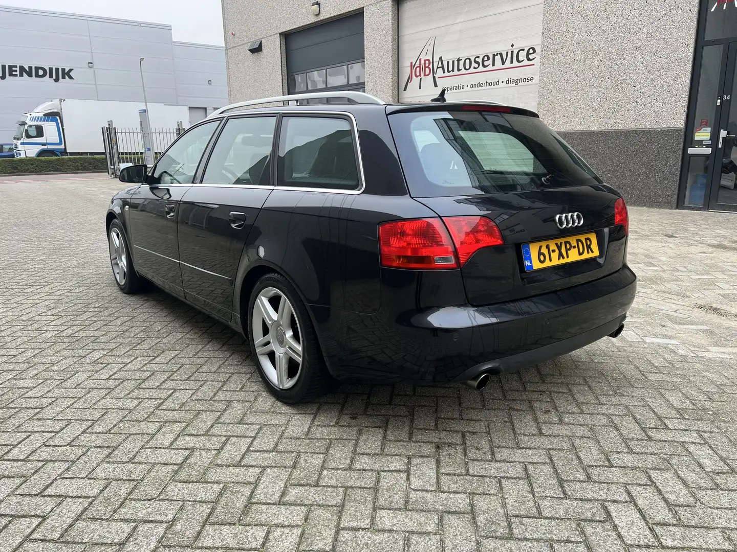 Audi A4 2.0 TFSI 200 PK 2008 LEER Zwart - 2
