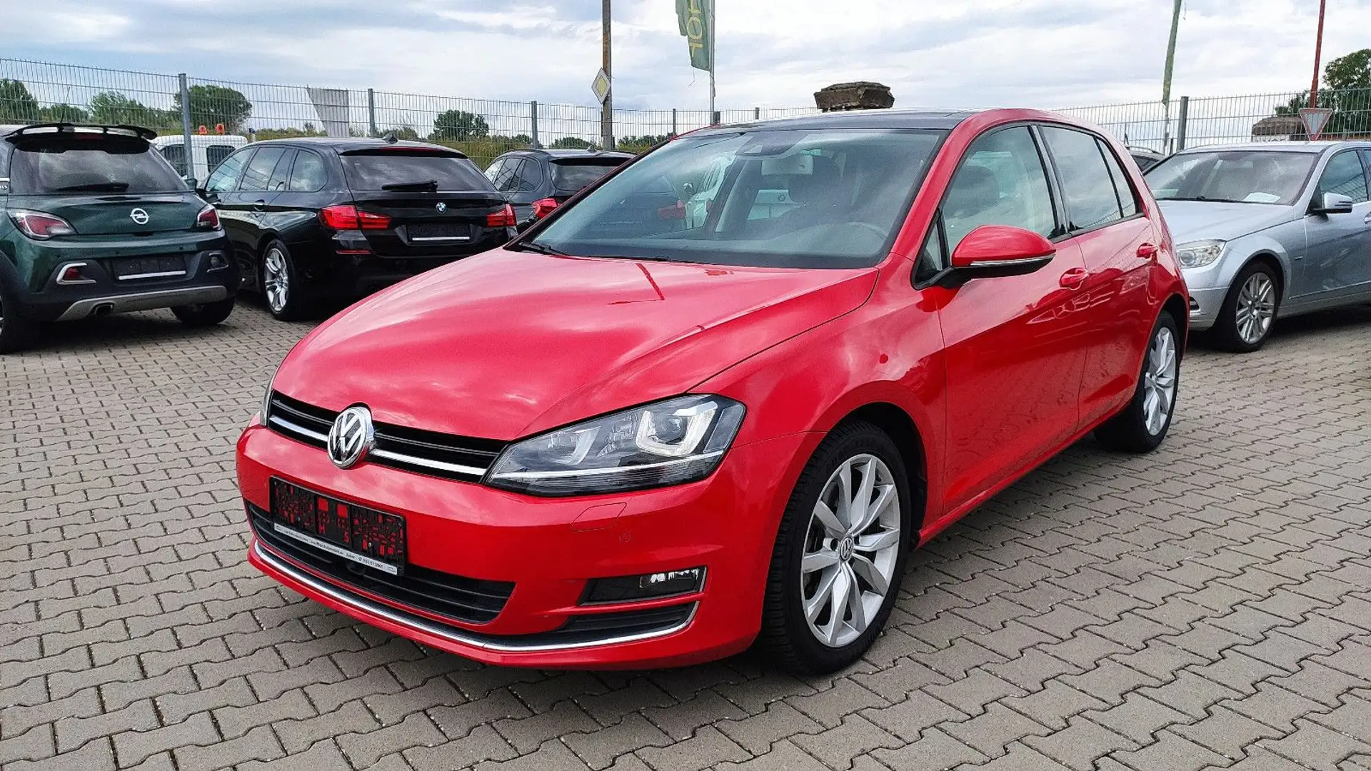 Volkswagen Golf VII Pano+Xenon+Kamera+ACC+NAVI+SHZ+BT+FSE Rood - 1