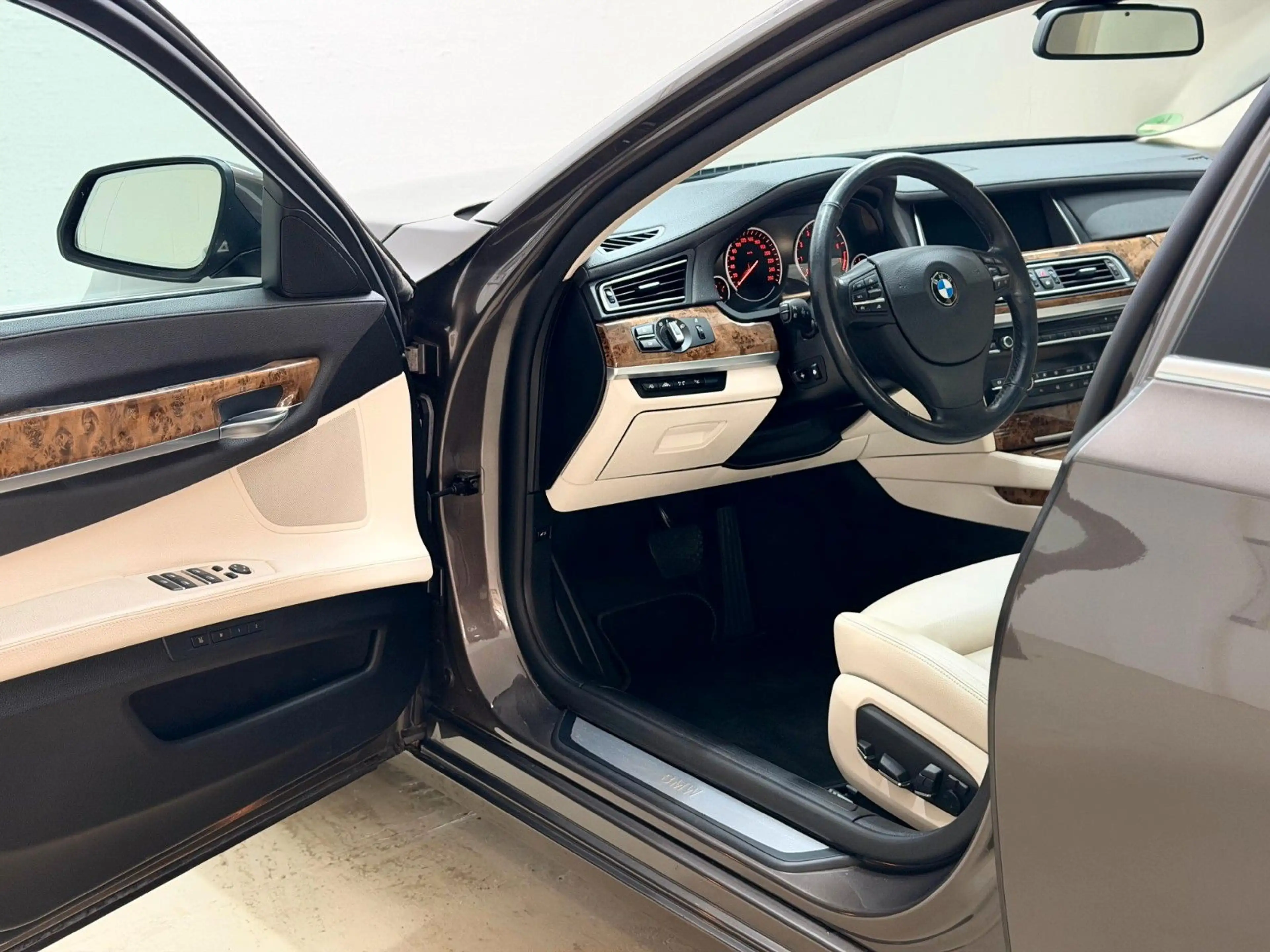 BMW 740 i *KEYLESS *SOFTCLO *HEADUP *KAMERA — photo 13