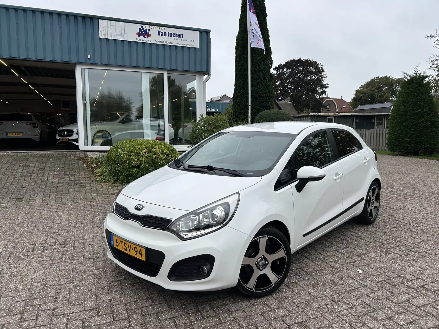 Kia Rio 1.2 CVVT World Cup Edition Weiß - 1
