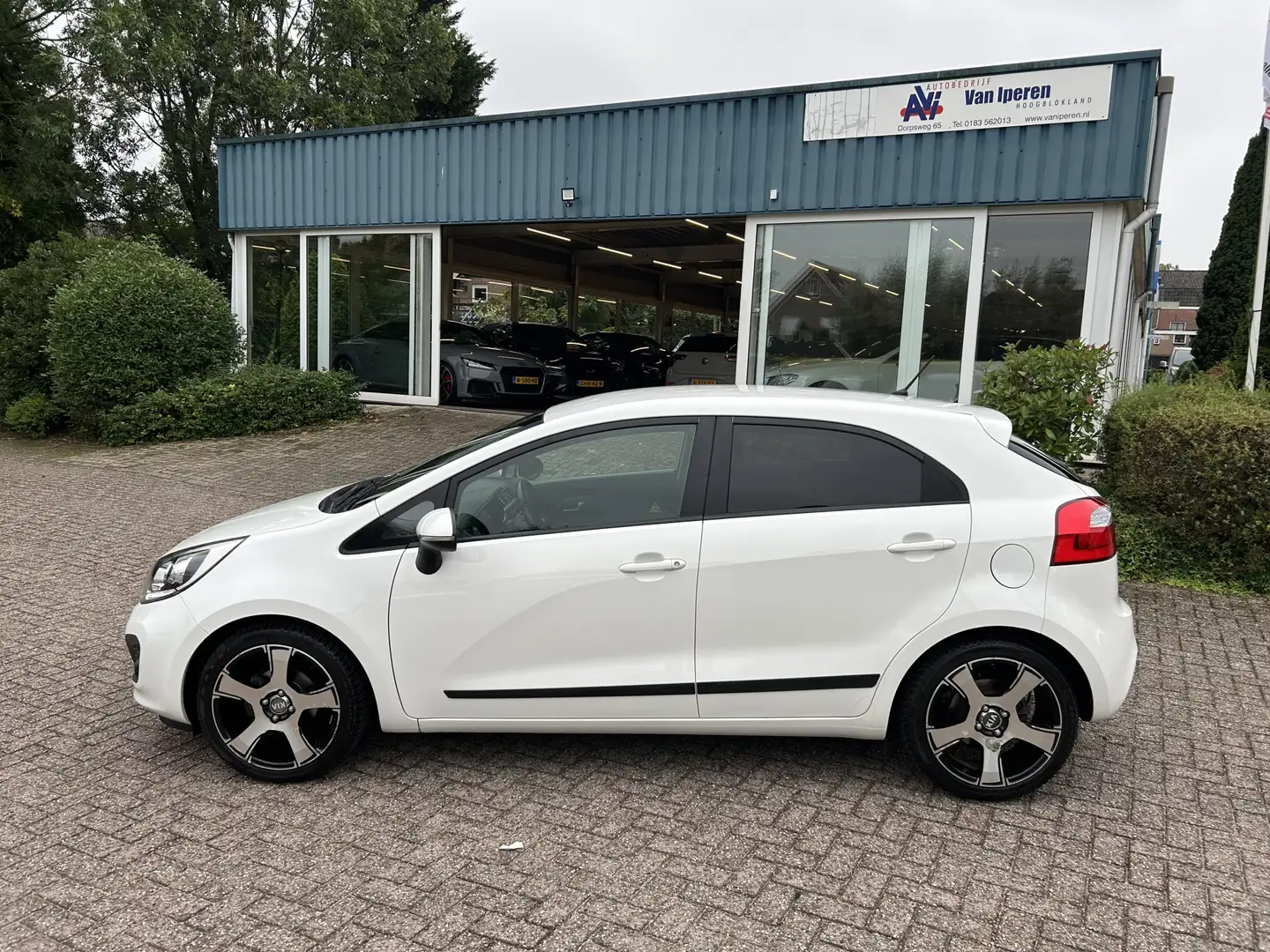 Kia Rio 1.2 CVVT World Cup Edition Weiß - 2