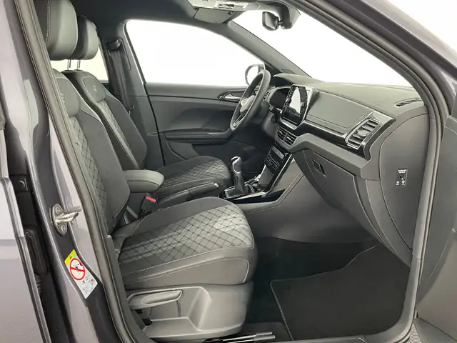 Volkswagen T-Cross view 9