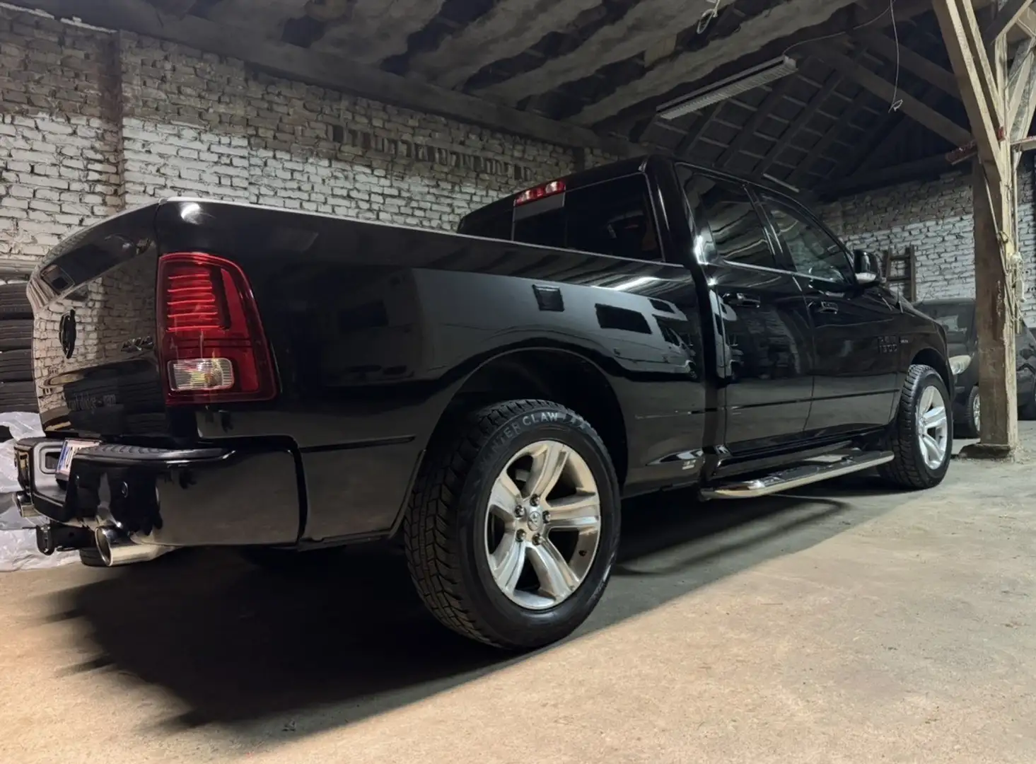 RAM 1500 5.7 Hemi Sport - 2