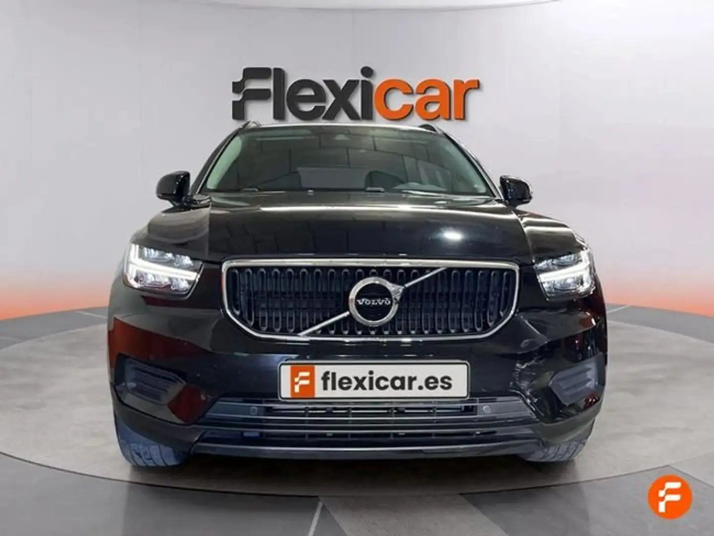 Volvo XC40 T2 Momentum Core Aut. Negro - 2