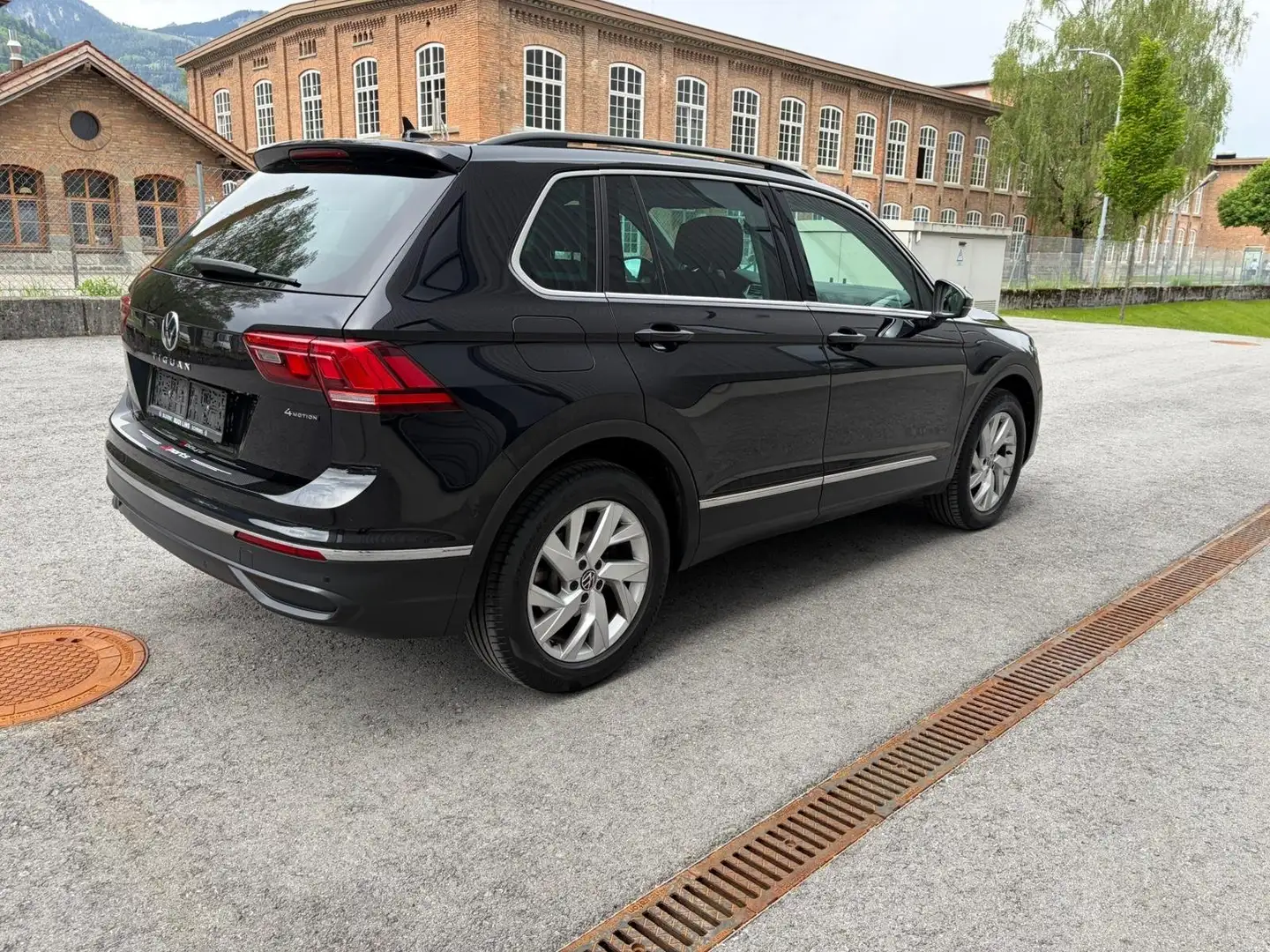 Volkswagen Tiguan Schwarz - 2