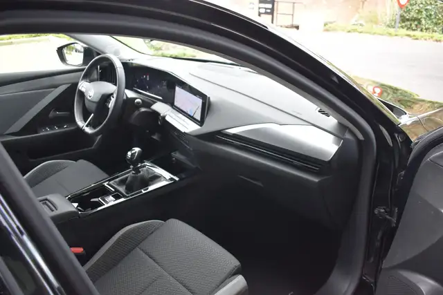 Opel Astra view 12
