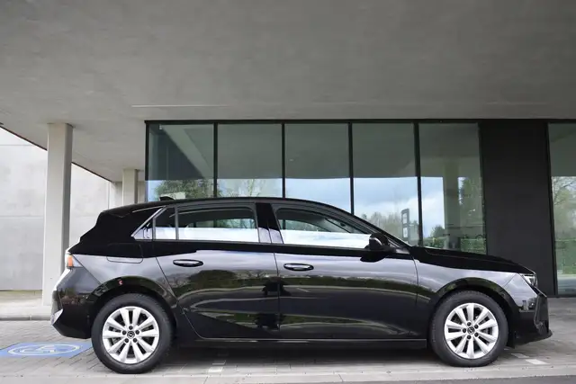Opel Astra view 3