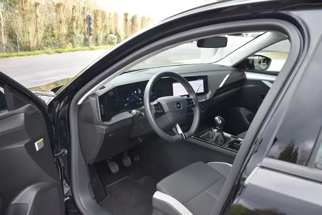 Opel Astra view 9