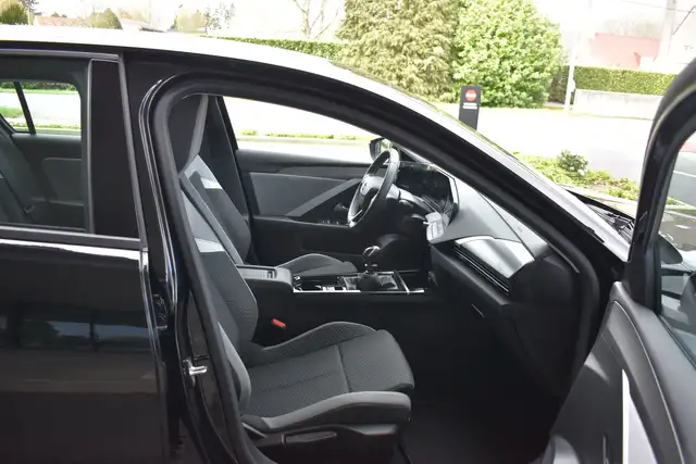 Opel Astra view 11