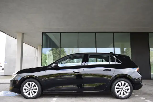 Opel Astra view 4