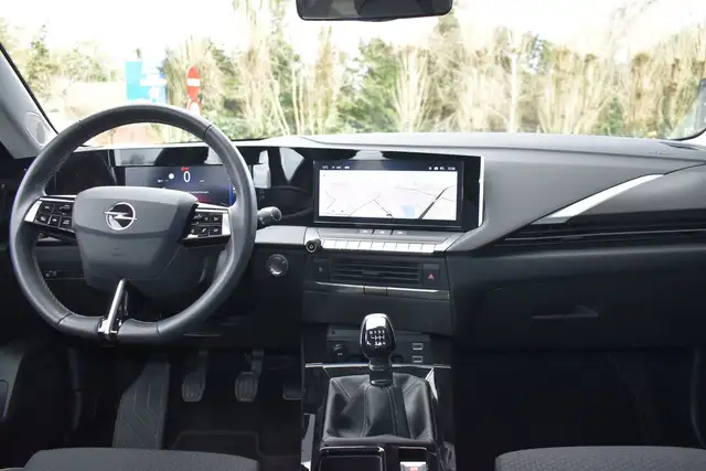 Opel Astra view 8