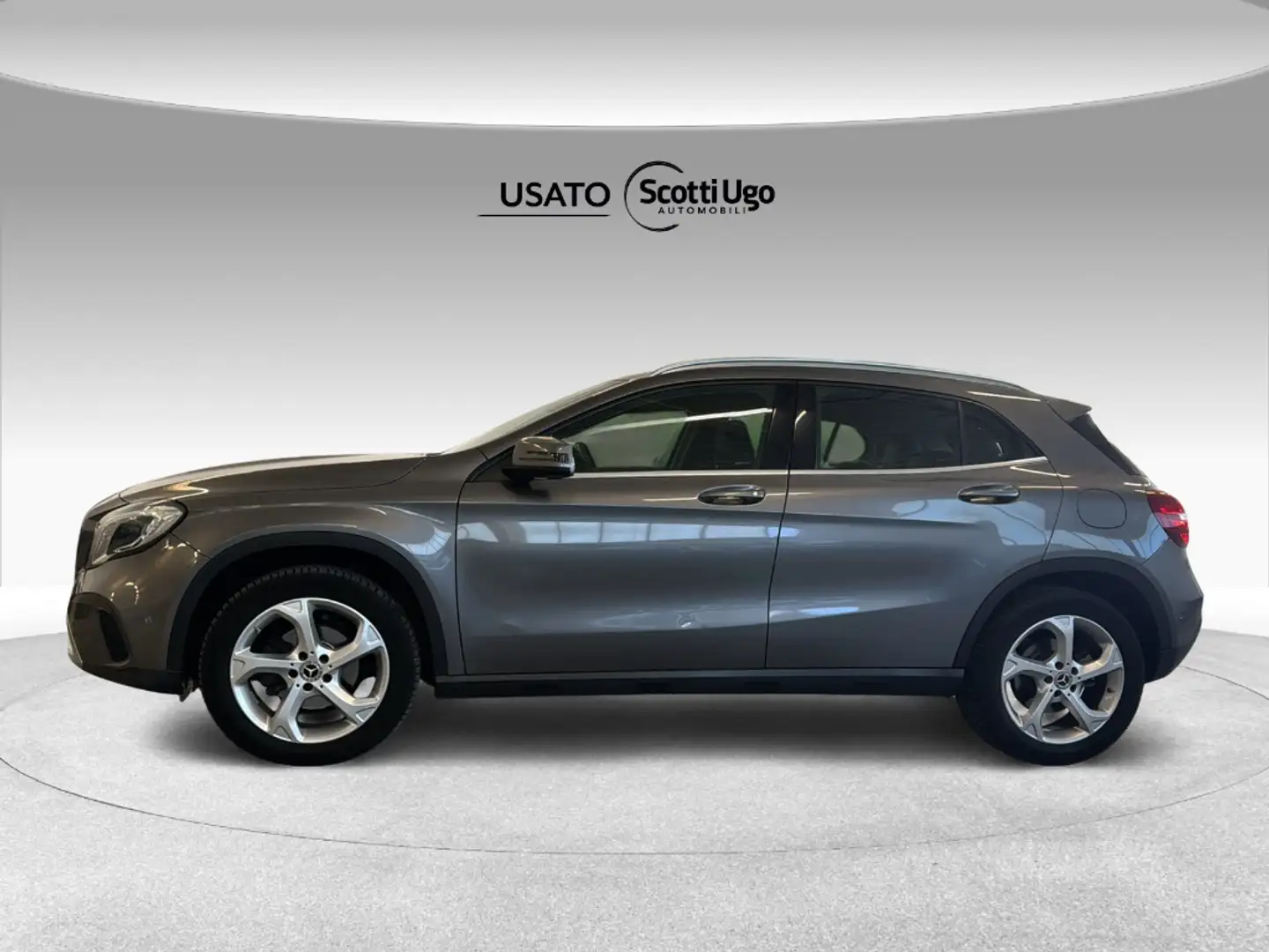 Mercedes-Benz GLA 200 200 d Sport auto Grijs - 2