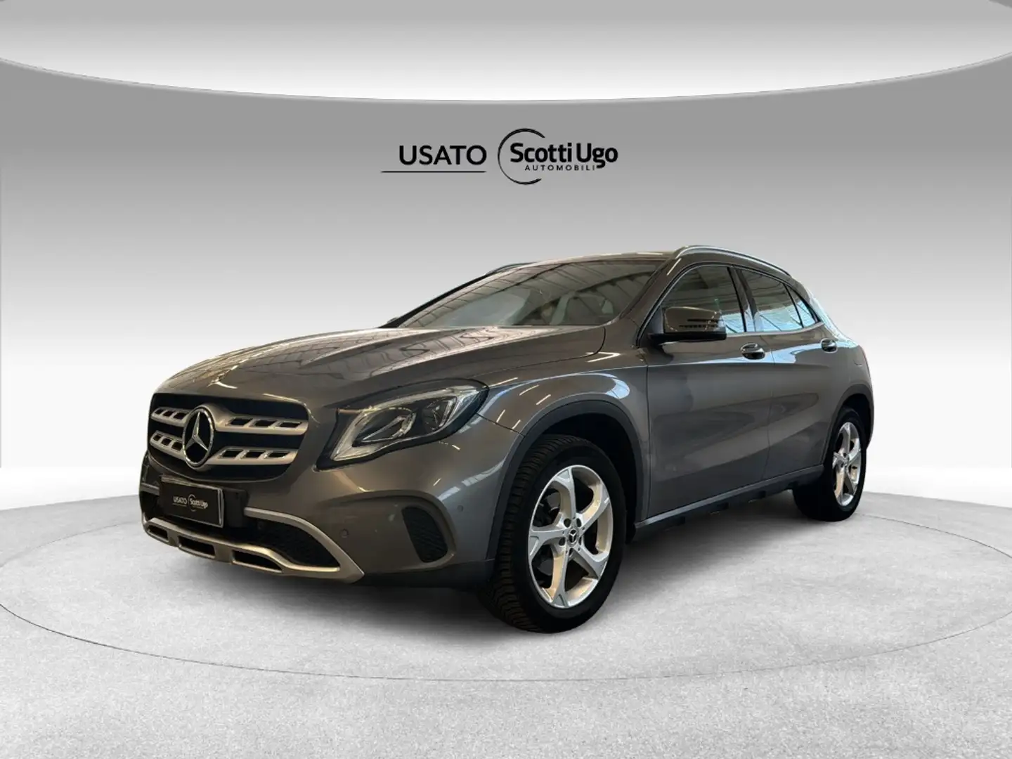 Mercedes-Benz GLA 200 200 d Sport auto Grijs - 1