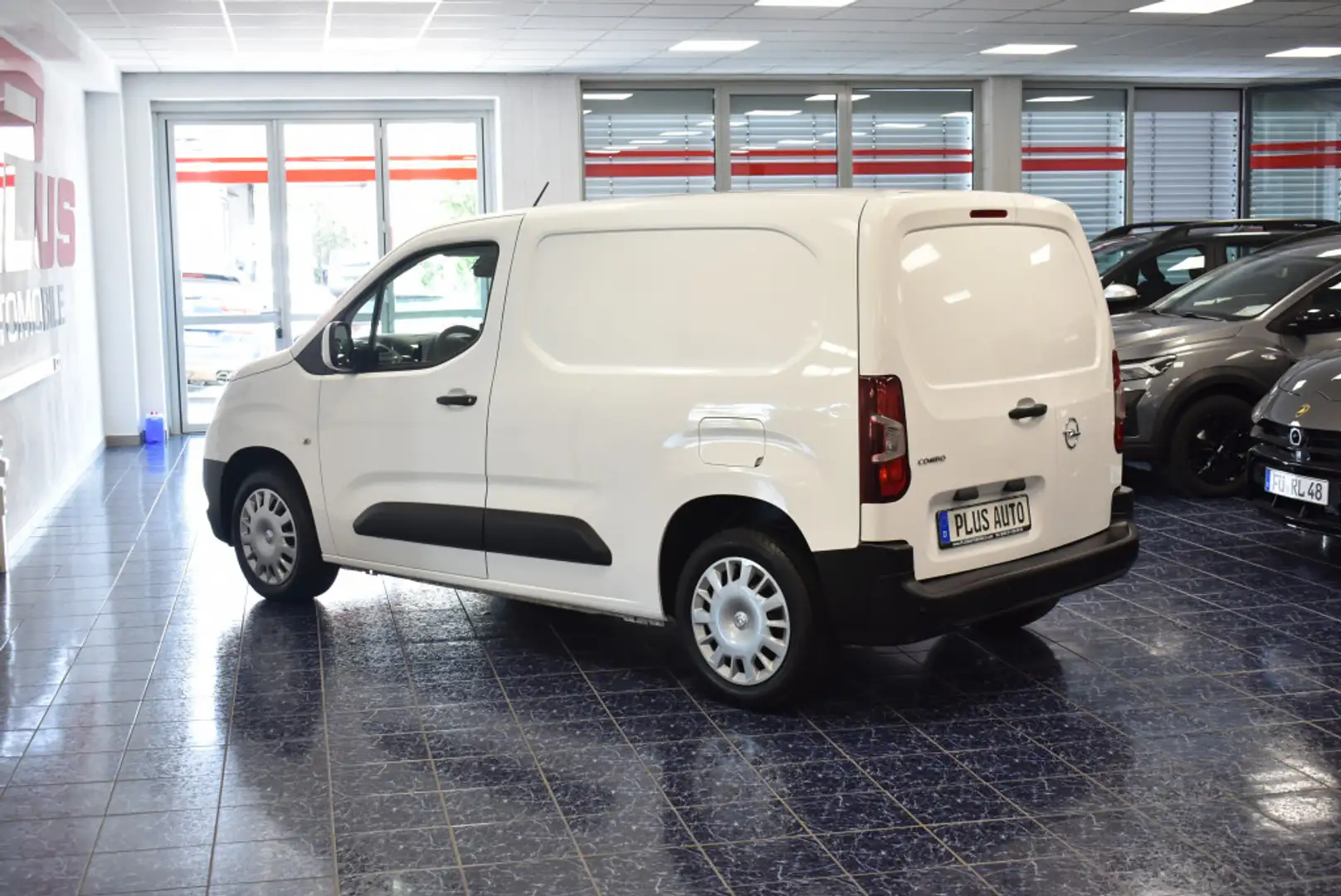 Opel Combo Edition 3-Sitze Navi Klimaautom PDC Temp Wit - 2