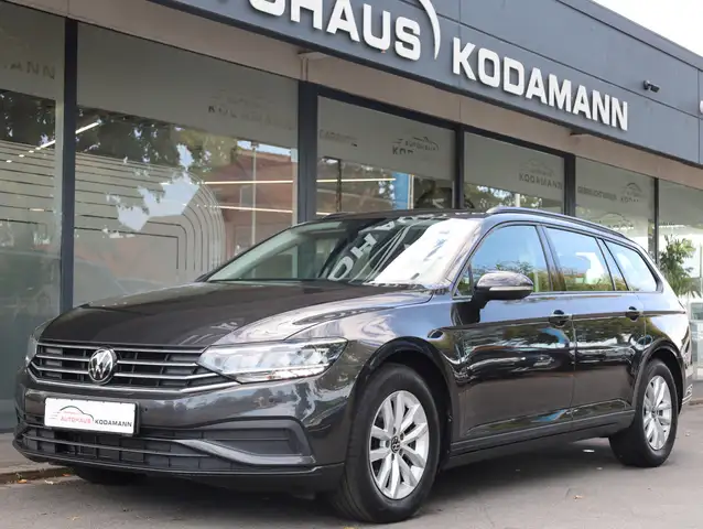 Volkswagen Passat view 6