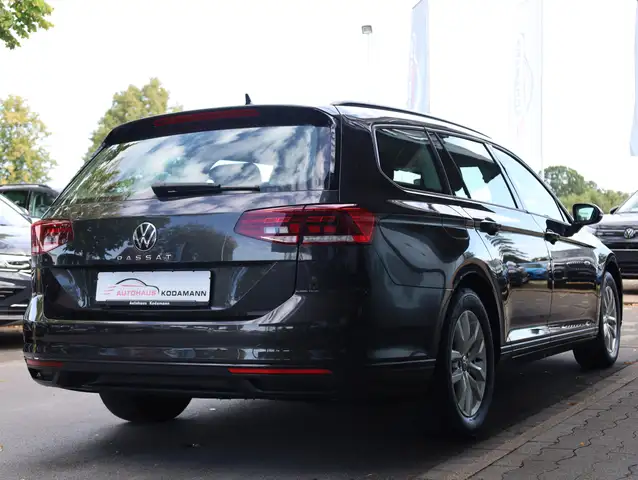 Volkswagen Passat view 12