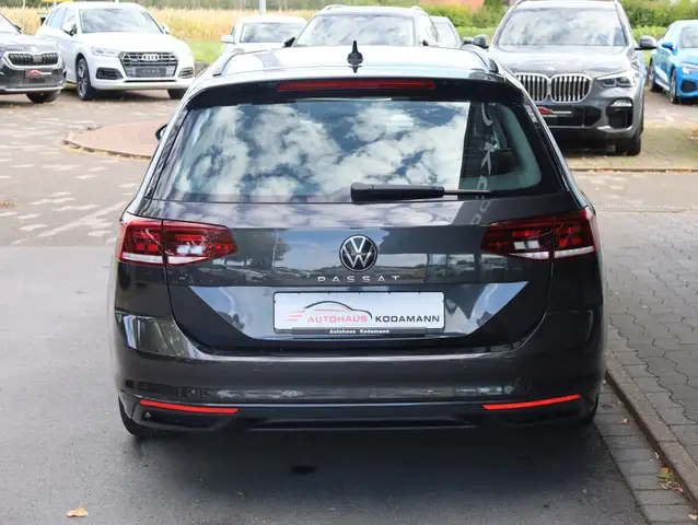 Volkswagen Passat view 9