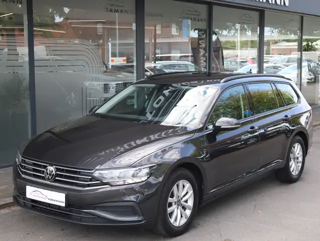 Volkswagen Passat view 5
