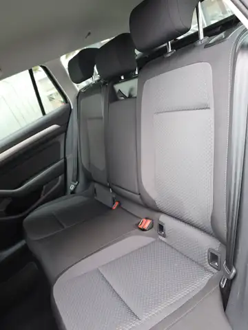 Volkswagen Passat view 14