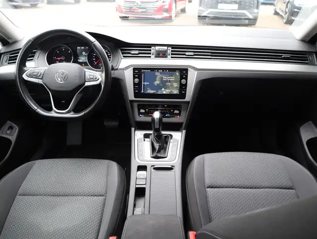 Volkswagen Passat view 15
