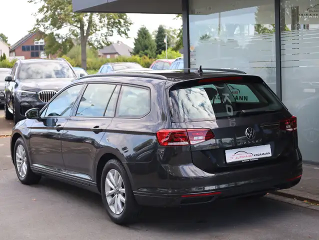 Volkswagen Passat view 7