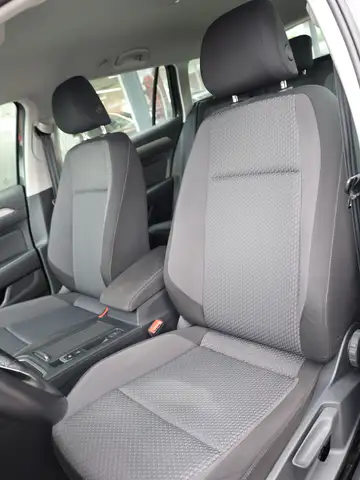 Volkswagen Passat view 13