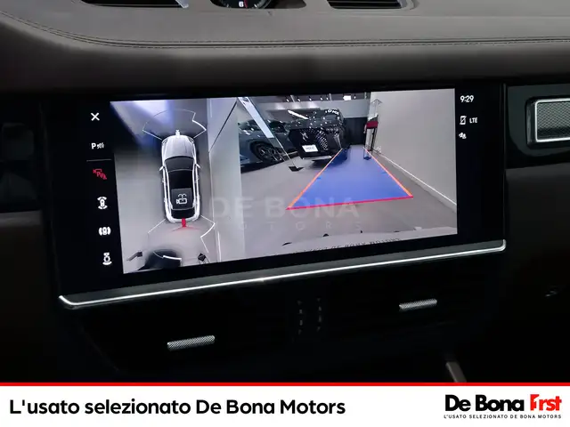 Porsche Cayenne view 11
